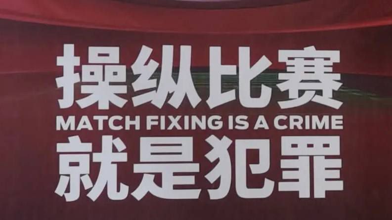 国模茂密森林大尺度人体